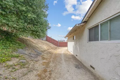 Exterior - 392 Winchester St, Vallejo, CA 94590 photo 2 of 4