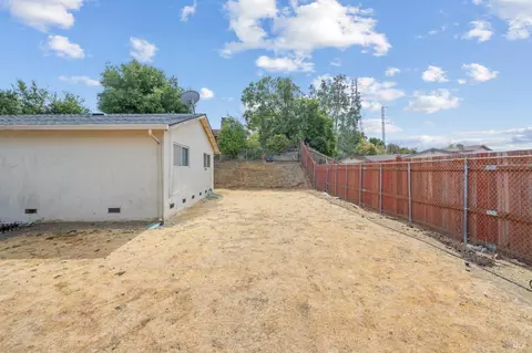 Exterior - 392 Winchester St, Vallejo, CA 94590 photo 4 of 4