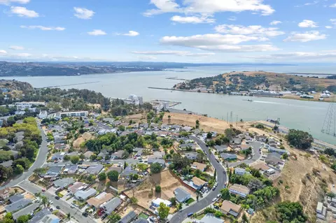 View/Area - 392 Winchester St, Vallejo, CA 94590 photo 1 of 8