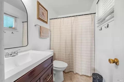Bath - 392 Winchester St, Vallejo, CA 94590 photo 2 of 2