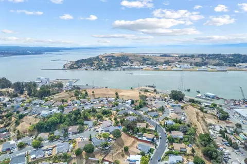 View/Area - 392 Winchester St, Vallejo, CA 94590 photo 4 of 8