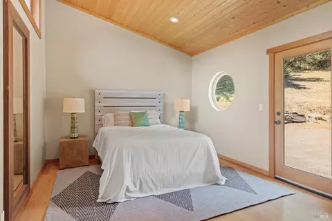 Bedroom - 4901 Little Mill Creek Rd, Philo, CA 95466 photo 3 of 4