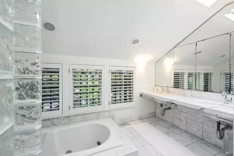 Bath - 1090 Bart Rd, Sonoma, CA 95476 photo 1 of 3