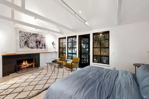 Bedroom - 1090 Bart Rd, Sonoma, CA 95476 photo 2 of 4
