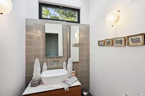 Bath - 1090 Bart Rd, Sonoma, CA 95476 photo 2 of 3