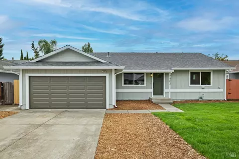7402 Circle Dr, Rohnert Park, CA 94928