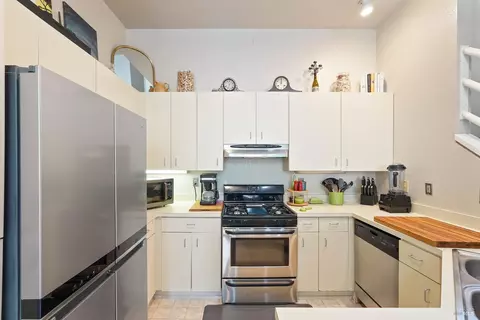 Kitchen - 416 Lighthouse Ct, Hercules, CA 94547 photo 3 of 5