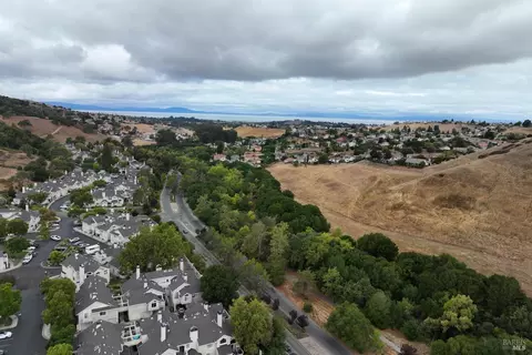 View/Area - 416 Lighthouse Ct, Hercules, CA 94547 photo 3 of 5