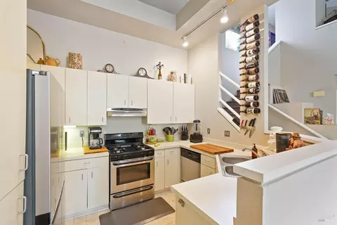 Kitchen - 416 Lighthouse Ct, Hercules, CA 94547 photo 2 of 5