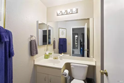Bath - 416 Lighthouse Ct, Hercules, CA 94547 photo 4 of 5