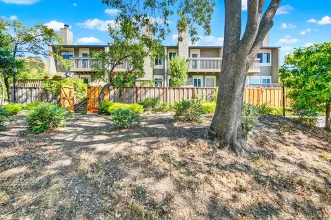 2009 Hawthorne Ter, Novato, CA 94945