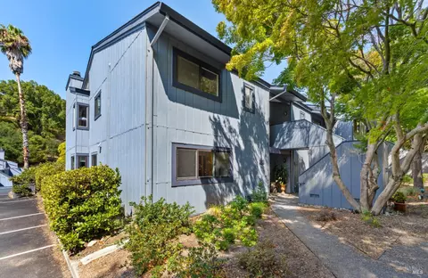 105 Mitchell Dr, Fairfax, CA 94930