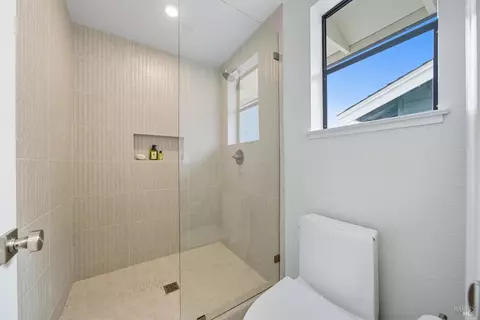Bath - 32 Basinside Way, Alameda, CA 94502 photo 5 of 5