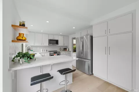 Kitchen - 32 Basinside Way, Alameda, CA 94502 photo 5 of 5