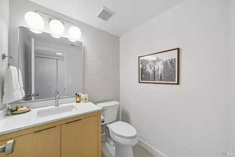 Bath - 32 Basinside Way, Alameda, CA 94502 photo 1 of 5