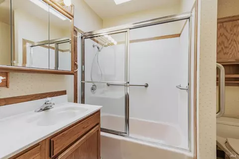 Bath - 12 Devonshire Dr, Novato, CA 94947 photo 1 of 2