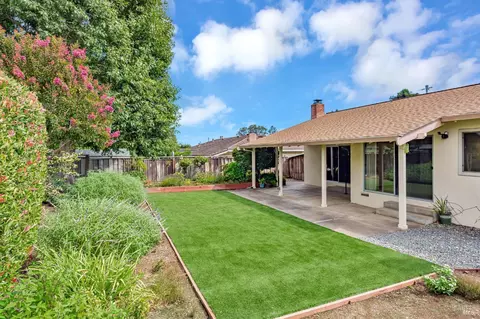Exterior - 12 Devonshire Dr, Novato, CA 94947 photo 5 of 17