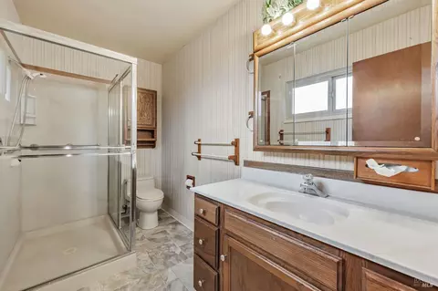 Bath - 12 Devonshire Dr, Novato, CA 94947 photo 2 of 2
