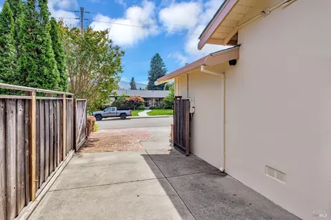 Exterior - 12 Devonshire Dr, Novato, CA 94947 photo 16 of 17