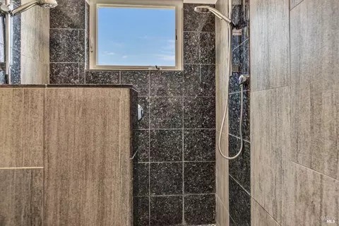 Bath - 600 Buss Ave, Vallejo, CA 94591 photo 2 of 2
