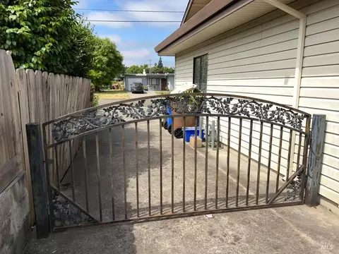1604 Verna Dr, Napa, CA 94558 photo 3