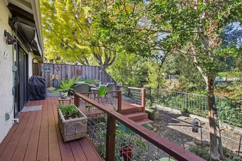 1240 Peppertree Cir, Saint Helena, CA 94574
