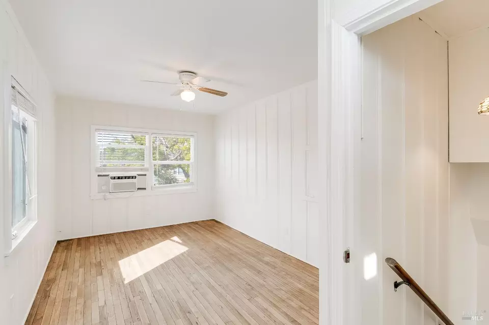 Bedroom - 121 California St, Vallejo, CA 94590 photo 8 of 10