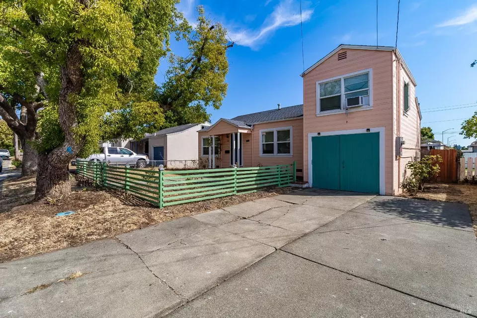 Exterior - 121 California St, Vallejo, CA 94590 photo 3 of 15