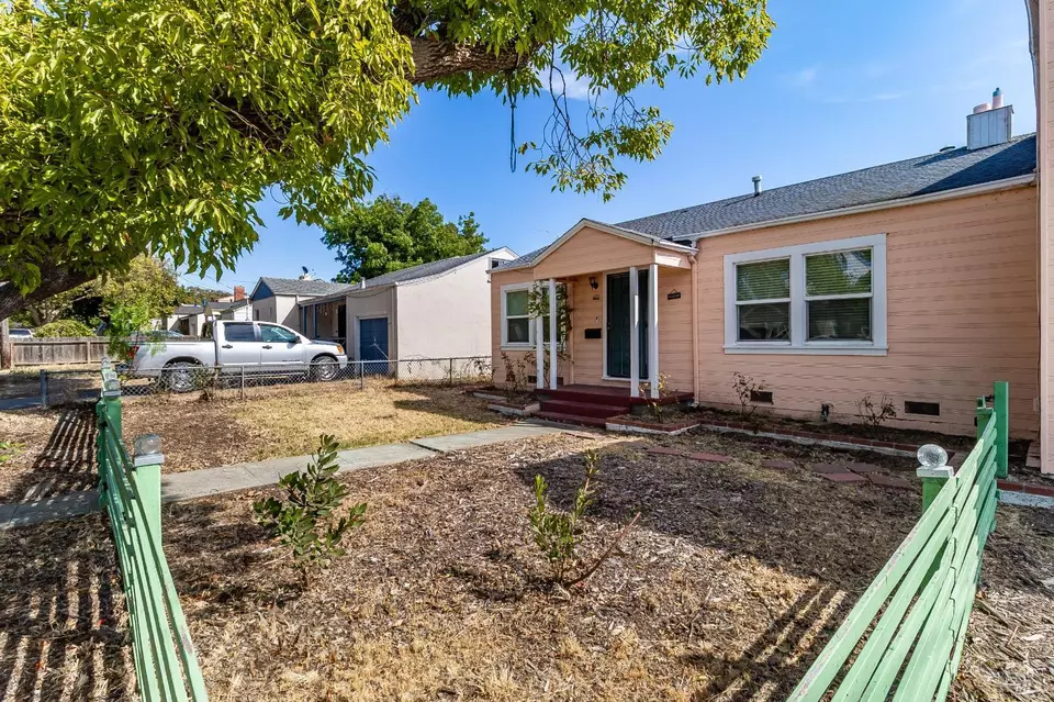 Exterior - 121 California St, Vallejo, CA 94590 photo 5 of 15