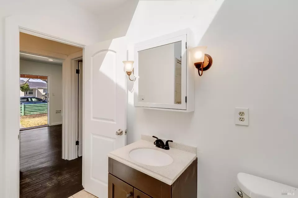 Bath - 121 California St, Vallejo, CA 94590 photo 2 of 4