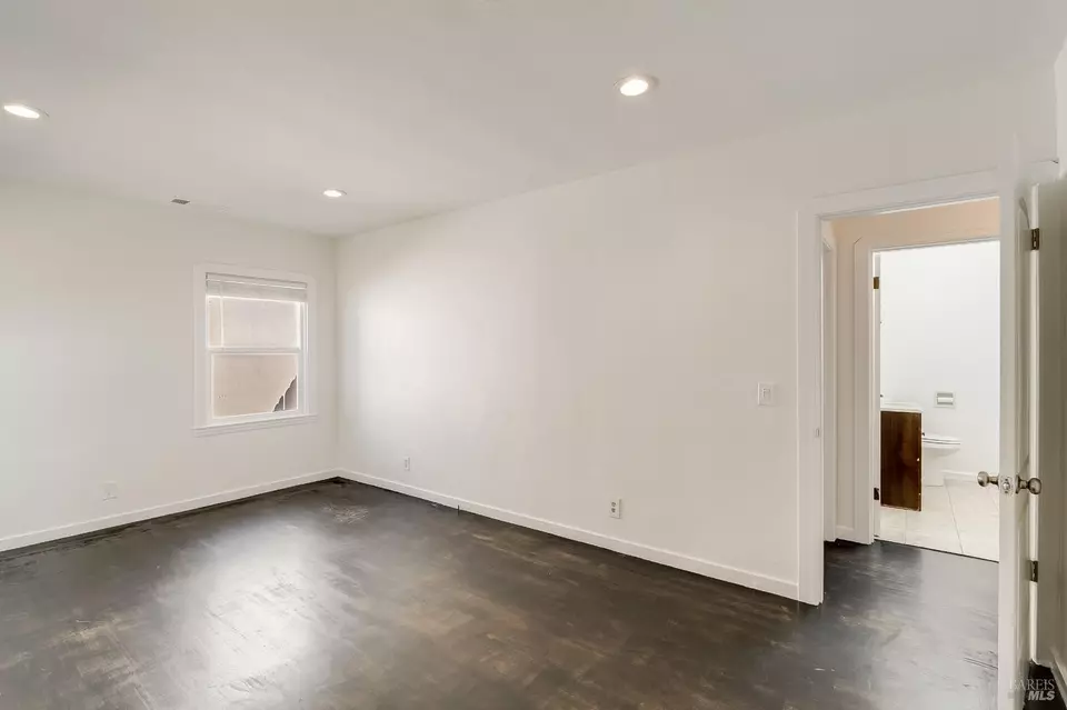 Bedroom - 121 California St, Vallejo, CA 94590 photo 2 of 10