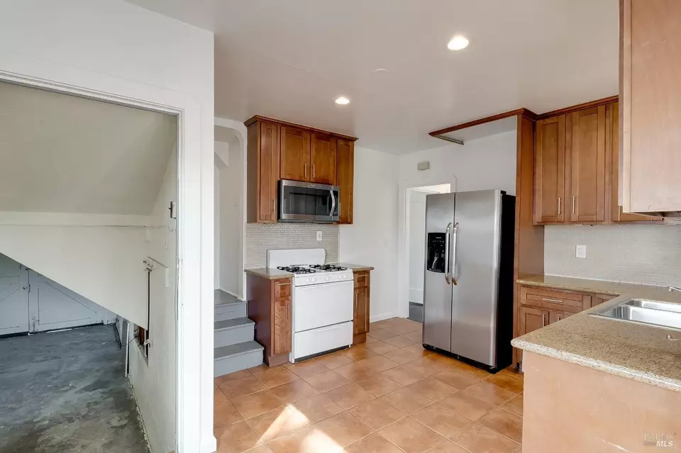 Kitchen - 121 California St, Vallejo, CA 94590 photo 7 of 8