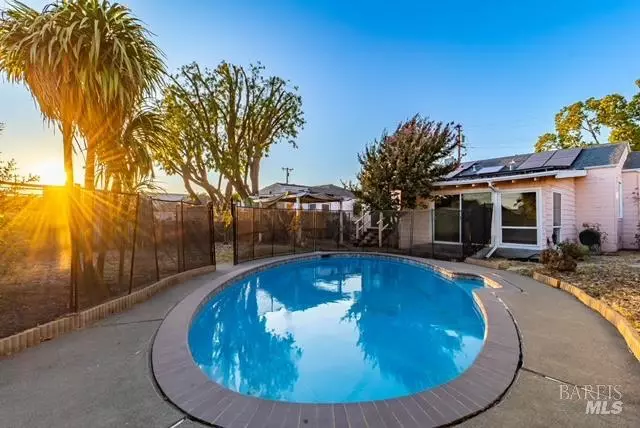 Exterior - 121 California St, Vallejo, CA 94590 photo 2 of 15