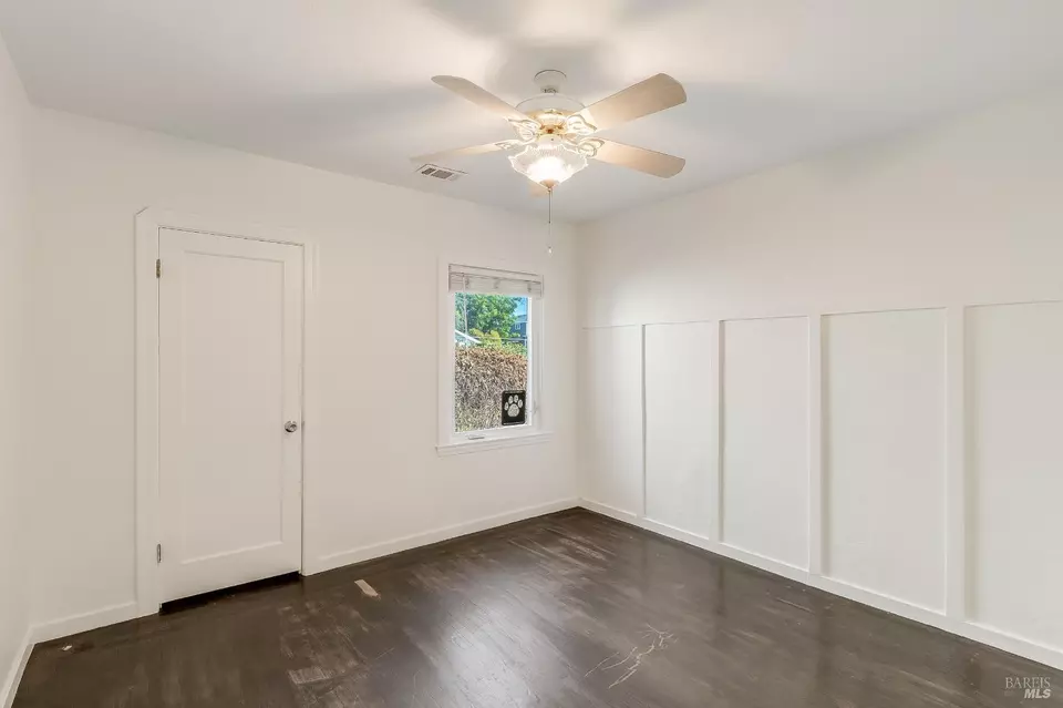 Bedroom - 121 California St, Vallejo, CA 94590 photo 4 of 10