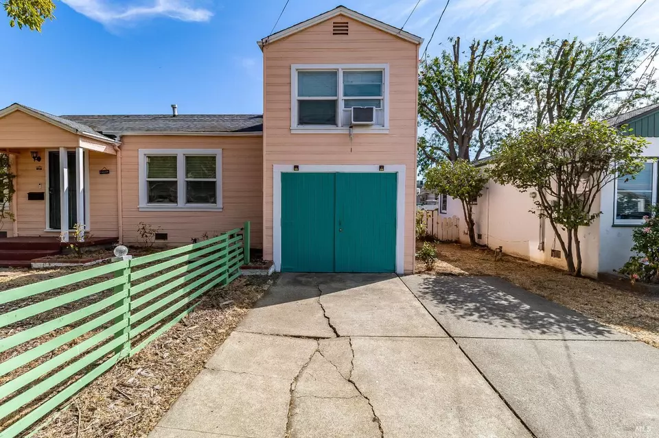 Exterior - 121 California St, Vallejo, CA 94590 photo 6 of 15