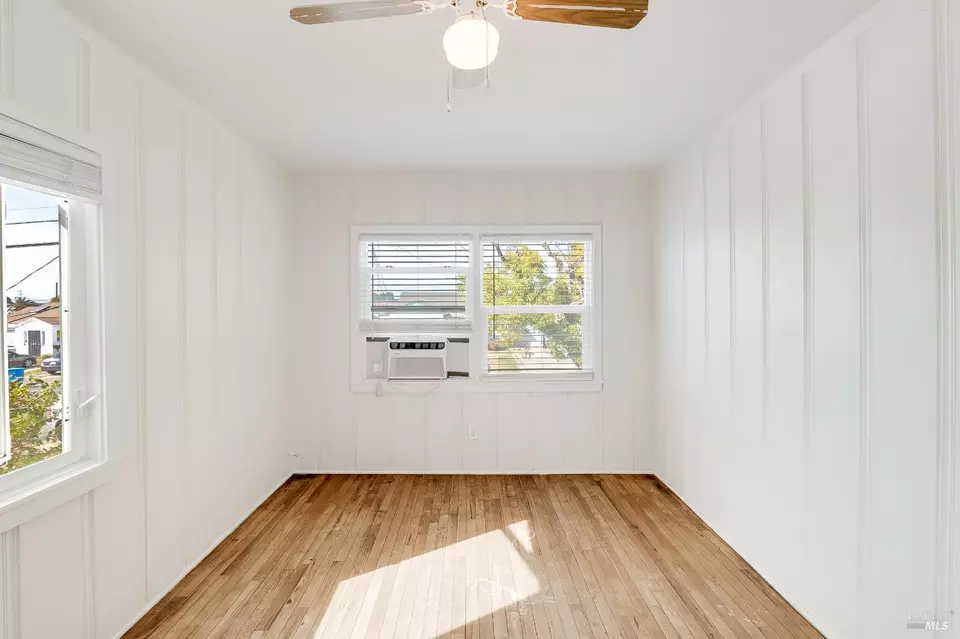 Bedroom - 121 California St, Vallejo, CA 94590 photo 9 of 10