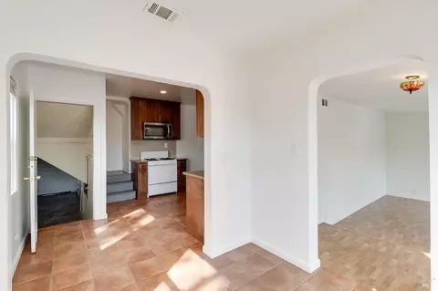 Entry Way - 121 California St, Vallejo, CA 94590 photo 1 of 1