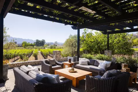 800 Lommel Rd, Calistoga, CA 94515