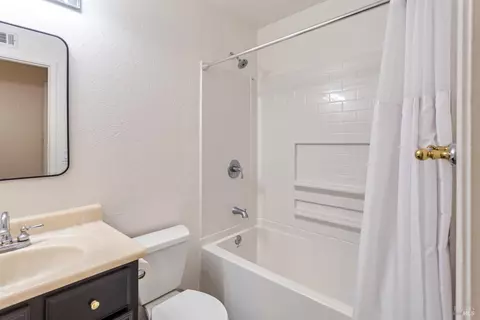Bath - 171 Clipper Dr, Pittsburg, CA 94565 photo 1 of 2