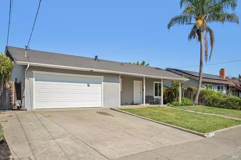 1613 Lauren Dr, Petaluma, CA 94954