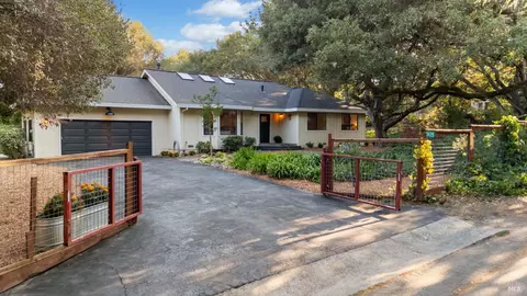 Exterior - 5925 Fredricks Rd, Sebastopol, CA 95472 photo 3 of 24
