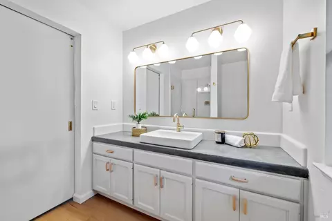 Bath - 5925 Fredricks Rd, Sebastopol, CA 95472 photo 6 of 6