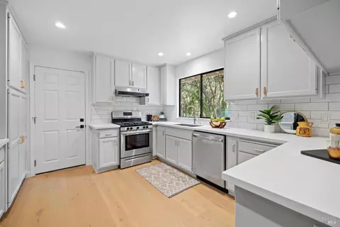 Kitchen - 5925 Fredricks Rd, Sebastopol, CA 95472 photo 3 of 6