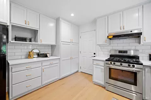 Kitchen - 5925 Fredricks Rd, Sebastopol, CA 95472 photo 6 of 6