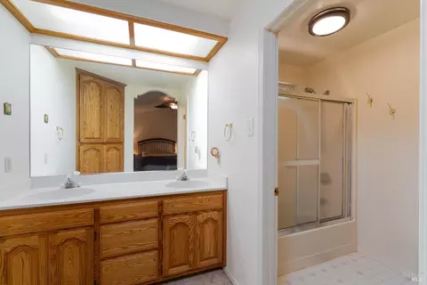 Bath - 2078 Buckeye Dr, Willits, CA 95490 photo 1 of 2