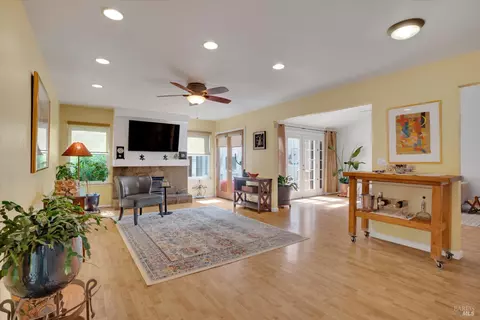 636 Meadows Ct, Fairfield, CA 94534 photo 8