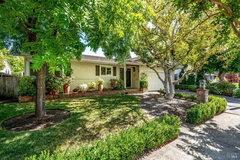 856 4th St E, Sonoma, CA 95476 photo 2