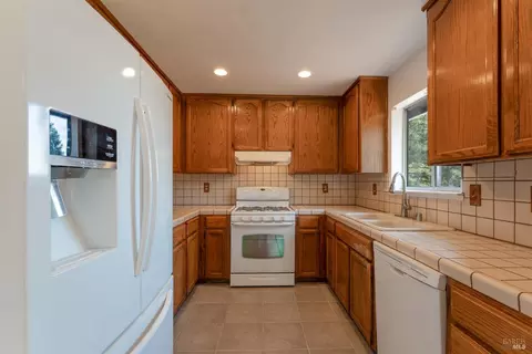 Kitchen - 23945 Nutmeg Pl, Willits, CA 95490 photo 1 of 2