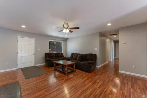 Living - 23945 Nutmeg Pl, Willits, CA 95490 photo 3 of 4