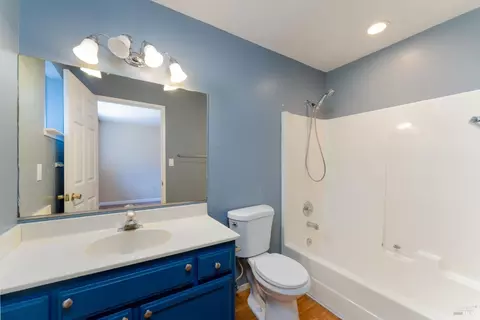 Bath - 23945 Nutmeg Pl, Willits, CA 95490 photo 2 of 2